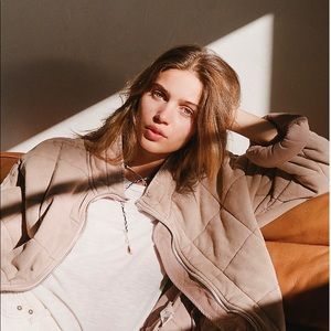 FREE PEOPLE. Dolman Quilted Knit Jacket in Champagne Diamond. Size Small. 🤍